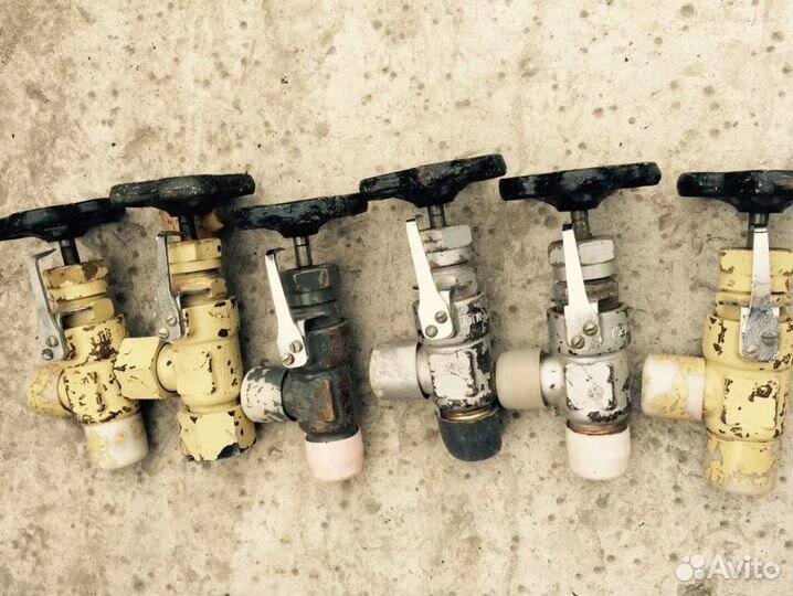 525-35.579 Клапан дроссельный штуцерный угловой сальниковый