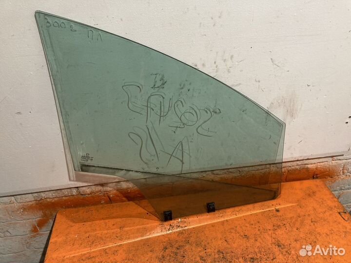 Стекло двери переднее левое Peugeot 3008