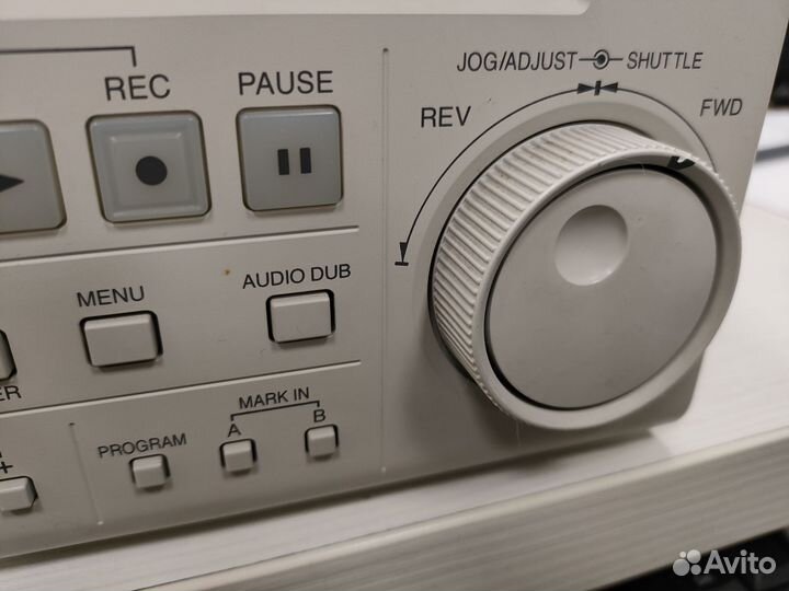 Видеомагнитофон Mitsubishi HS-MD3000 S-VHS