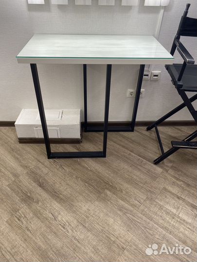 Гримерный стол с зеркалом и подсветкой