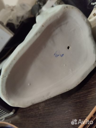 Статуэтка фарфоровая