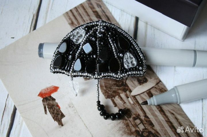 Авторская брошь Зонтик