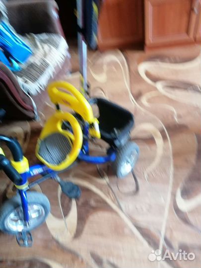 Трехколесный велосипед детский с ручкой