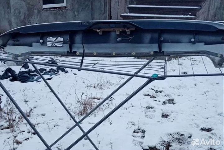 Спойлер с камерой для Nissan Elgrand