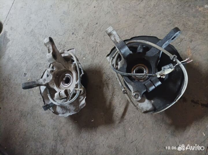 Поворотный кулак передний левый мицубиси лансер 9