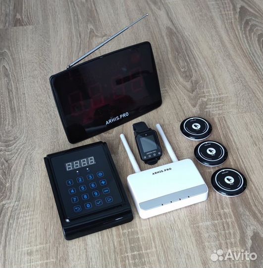 Кнопка вызова официанта в комллекте с часами табло