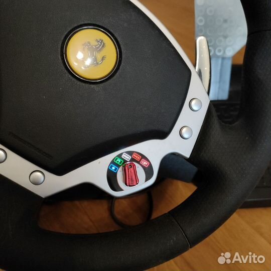 Игровой руль с педалями thrustmaster Ferrari F430