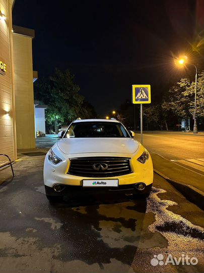 Infiniti QX70, 2013
