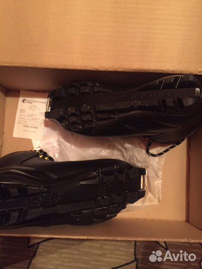 Лыжные ботинки