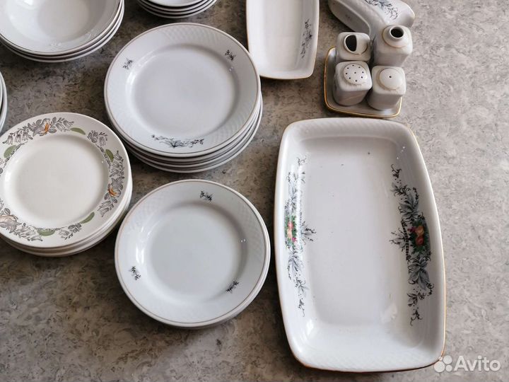Тарелки и предметы столового сервиза