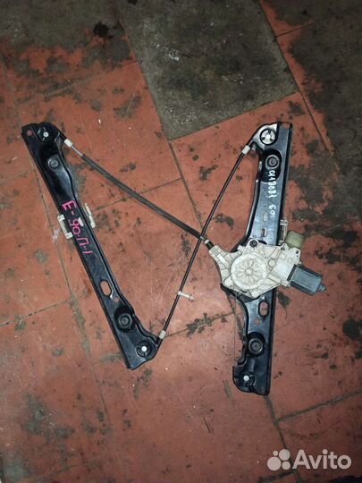 Стеклоподъемник передний левый BMW E90