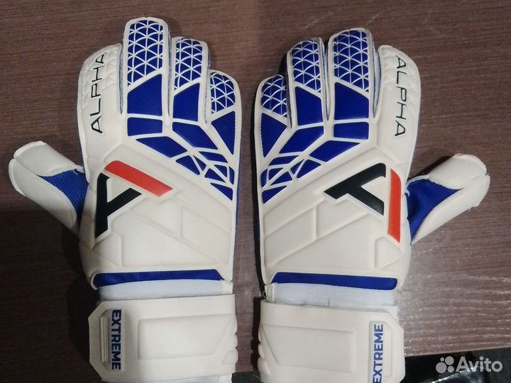 Вратарские перчатки alphakeepers и ho soccer