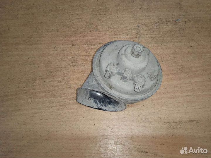 Звуковой сигнал. Гудок, клаксон. hella