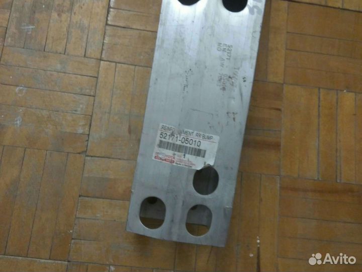 Тойота авенсисУсилитель кронштейн заднего бампера