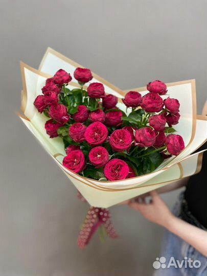 Букет из кустовой пионовидной розы