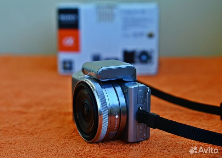 Sony Alpha NEX-5 / SEL-16F28 16 мм F/2.8