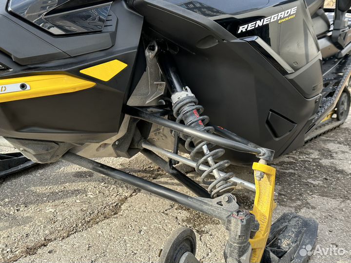 BRP Ski-Doo Renegade 900 Ace Turbo R