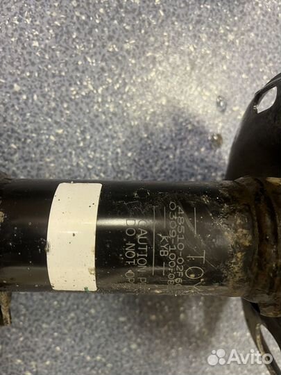 Амортизатор левый передний Corolla E 180 170 150