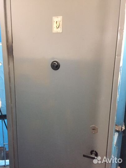Продам металлическую дверь