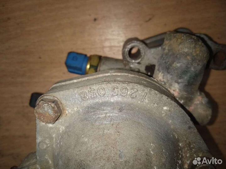 Корпус термостата BMW 5 E34 бмв 5 е34