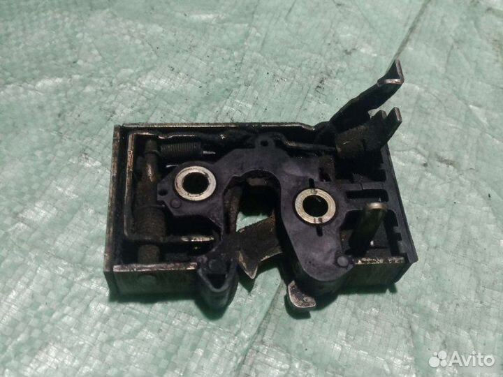 Замок двери передний правый Volkswagen Golf 2