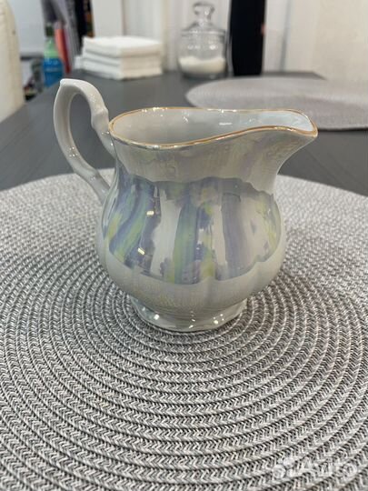 Фарфоровый молочник