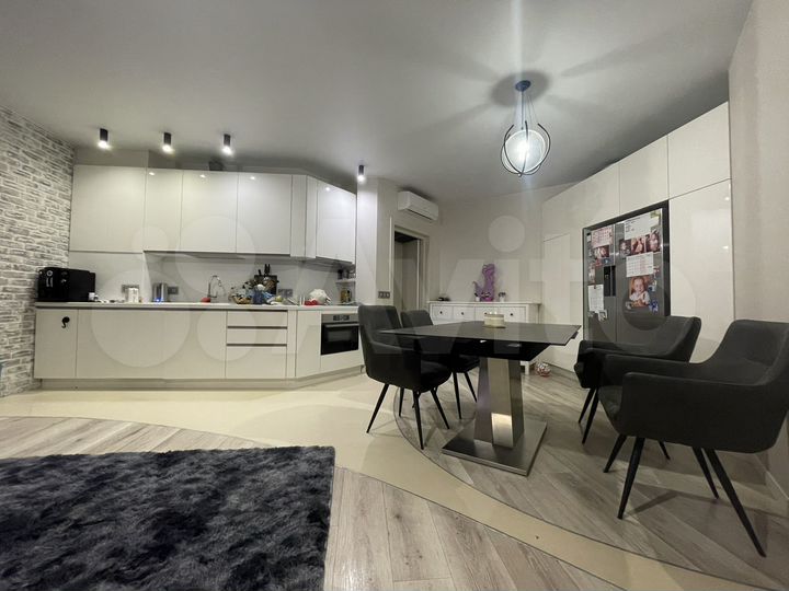 3-к. квартира, 78,3 м², 1/4 эт.