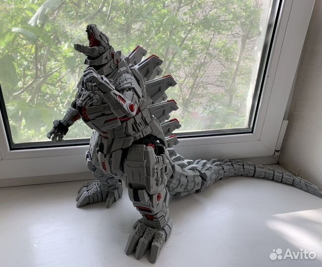 Большая фигурка Мехагодзиллы