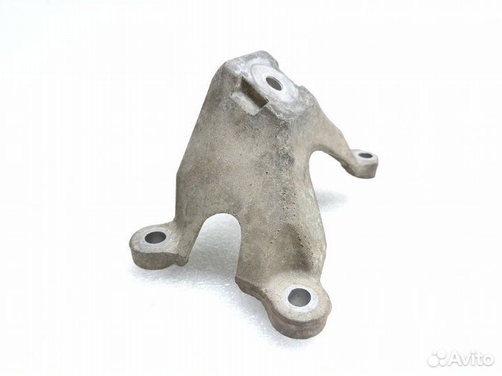 Кронштейн опоры двигателя левый Audi A6 C6 2.8 CCA