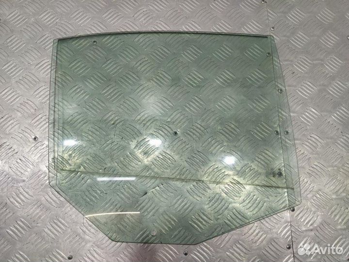 Стекло двери заднее правое Bmw M5