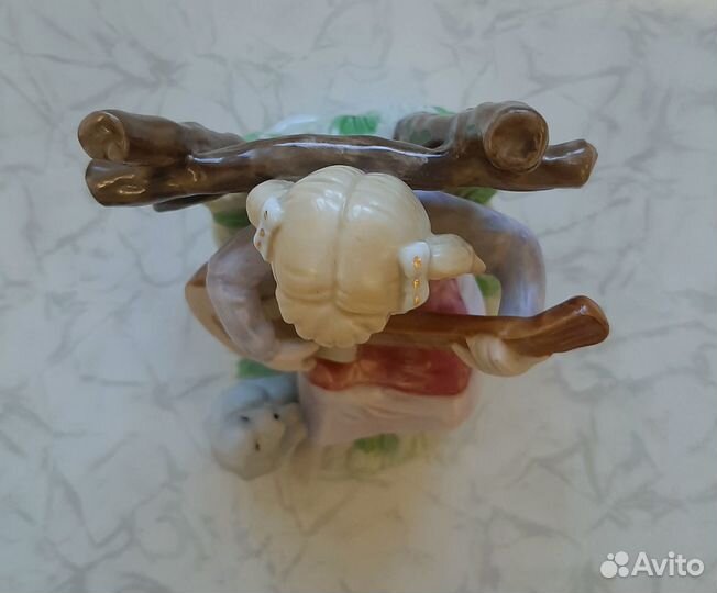 Фарфоровая статуэтка девочка с гитарой и щенком