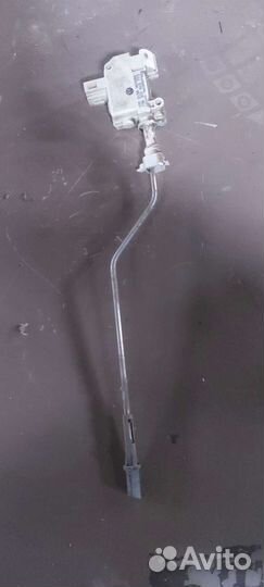 Замок лючка бензобака на Volkswagen Passat B6