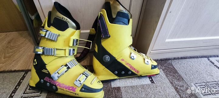Горные лыжи и ботинки