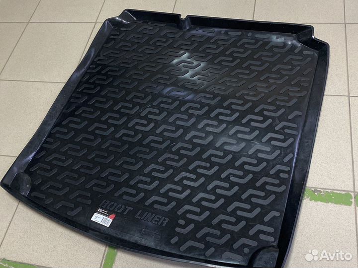 Коврик в багажникVW jetta C 2010 года