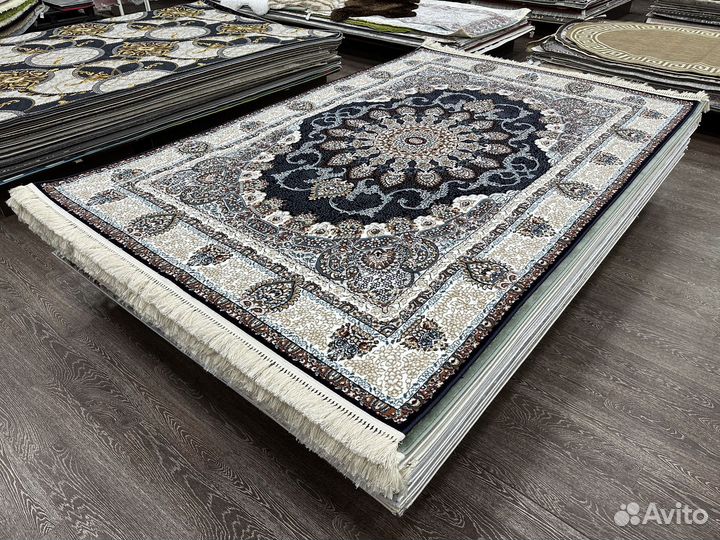 Ковер 2х2,9 новый, классический