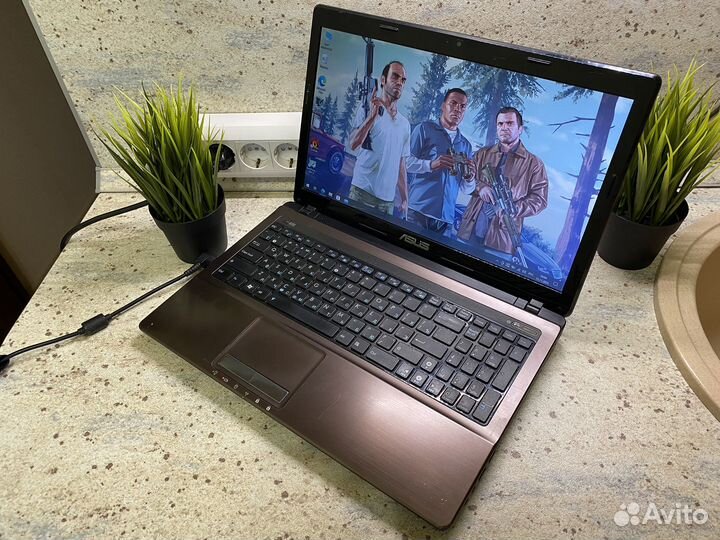 Мощный ноутубк asus 2 видеокарты/4 ядра/8 gb