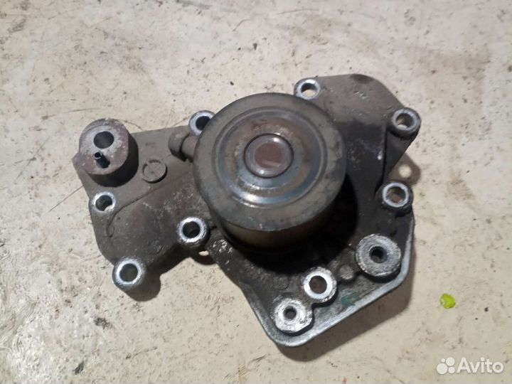 Помпа на hyundai Sonata 2 тагаз 2.7