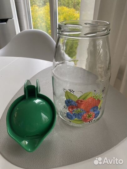 Стеклянный кувшин