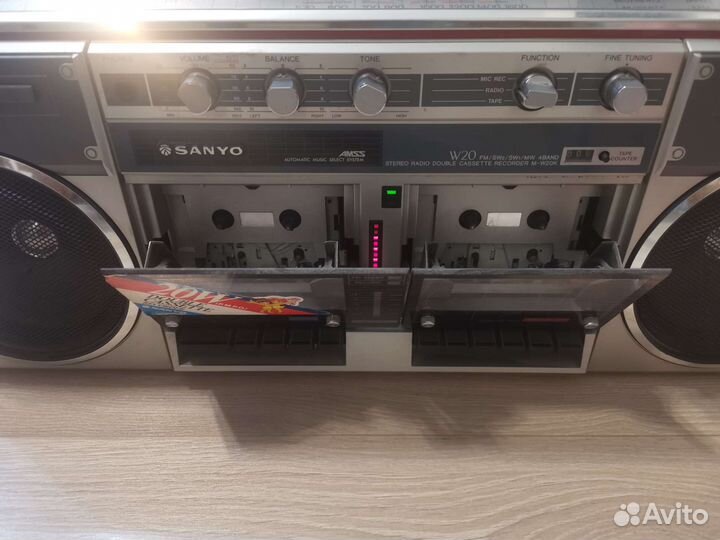 Кассетный магнитофон sanyo