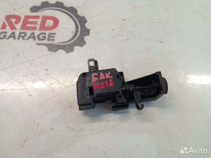 Замок лючка бензобака Mercedes-Benz E-Class W212