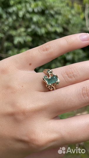 Кольцо с изумрудами золотое