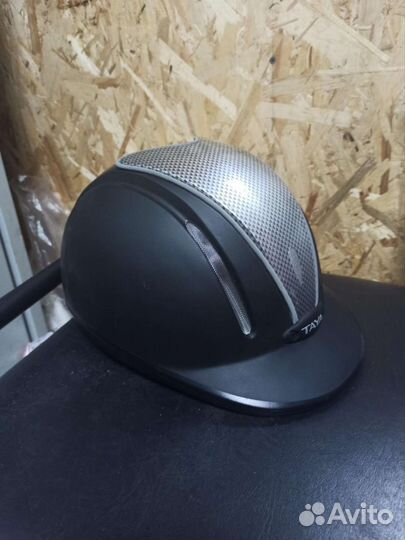 Шлем для конного спорта