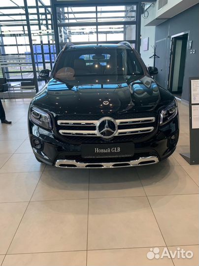 Решетка радиатора на Mercedes GLB 200 2021 г