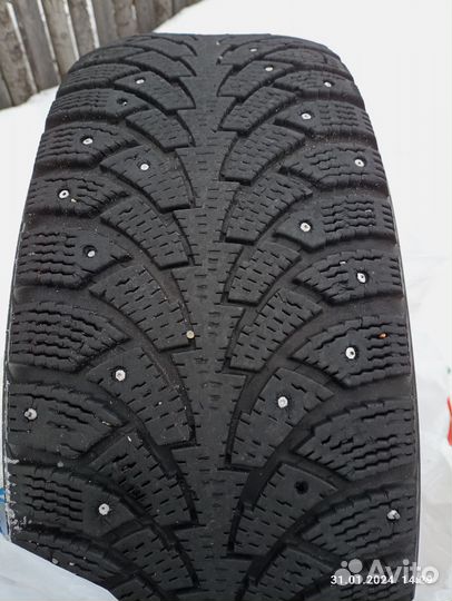 Nokian Tyres Hakkapeliitta 4 215/60 R16