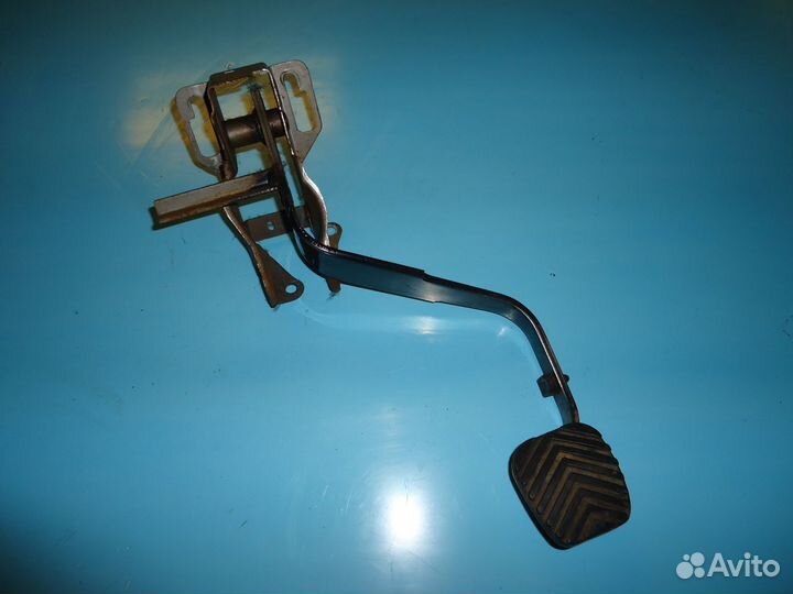 Педаль сцепления Mitsubishi Outlander 1