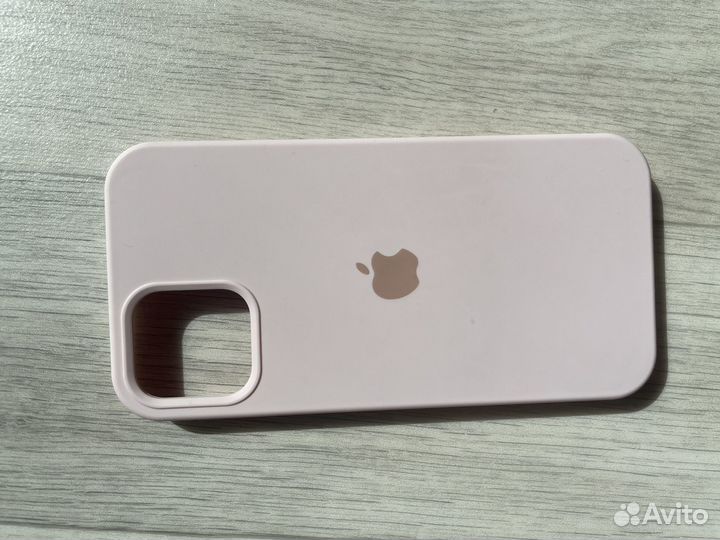 Чехлы на iPhone 12/12 про