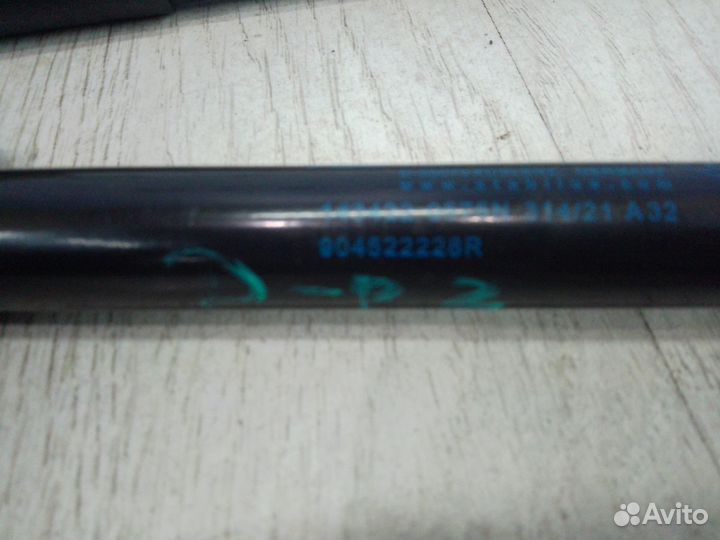 Амортизатор стойка багажника Renault duster 2