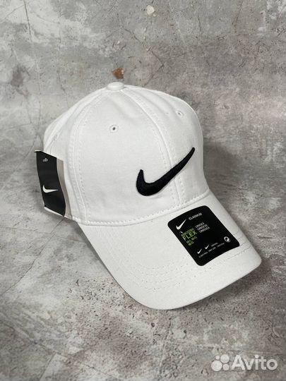 Кепка Nike белая