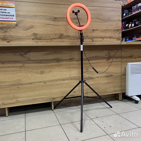 Штатив и лампа накаливание