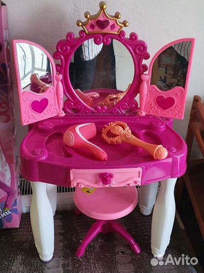 Туалетный столик детский,с зеркалом.Пластик